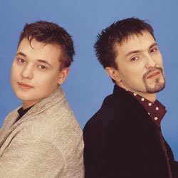 УКРАШЕНИЕ ПОМЕЩЕНИЯ ДЛЯ ВЕЧЕРИНКИ В СТИЛЕ 90-Х poster ruki vverh - УКРАШЕНИЕ ПОМЕЩЕНИЯ ДЛЯ ВЕЧЕРИНКИ В СТИЛЕ 90-Х